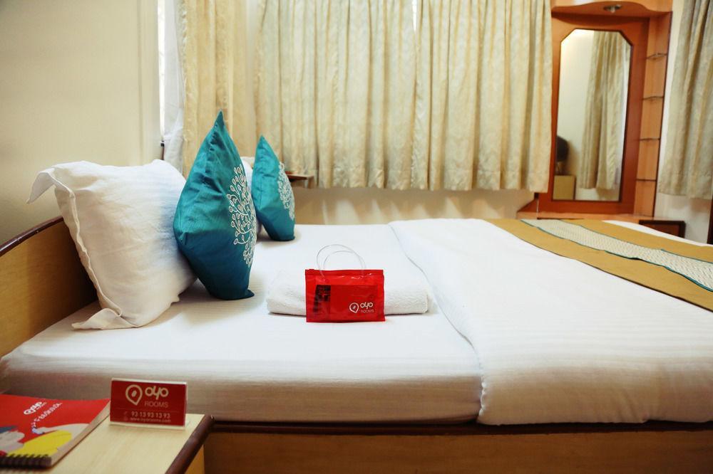 פונה Oyo 946 Royce Studio Apartments מראה חיצוני תמונה