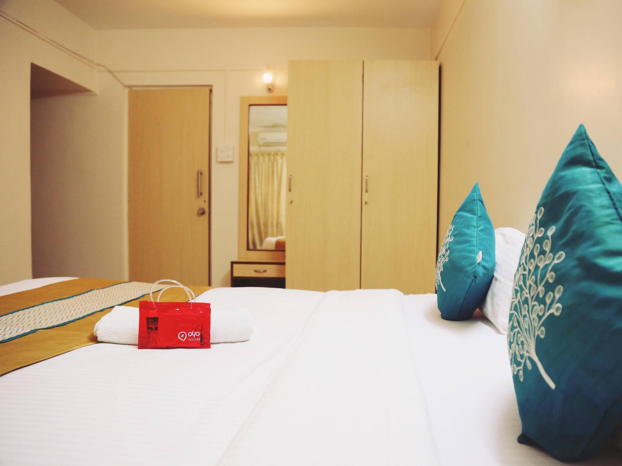פונה Oyo 946 Royce Studio Apartments מראה חיצוני תמונה